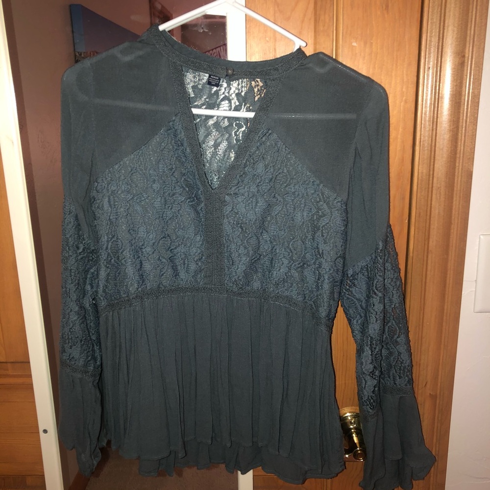 GORGEOUS AMERICAN EAGLE BLUE LACE BLOUSE